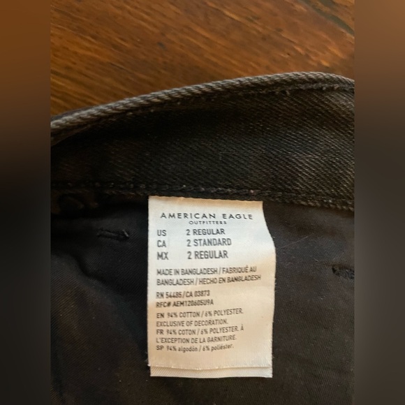 American Eagle Black Distressed Relaxed Mom Jeans - Picture 5 of 6